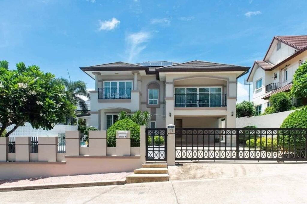 Central park hillside village 4-bed house for sale