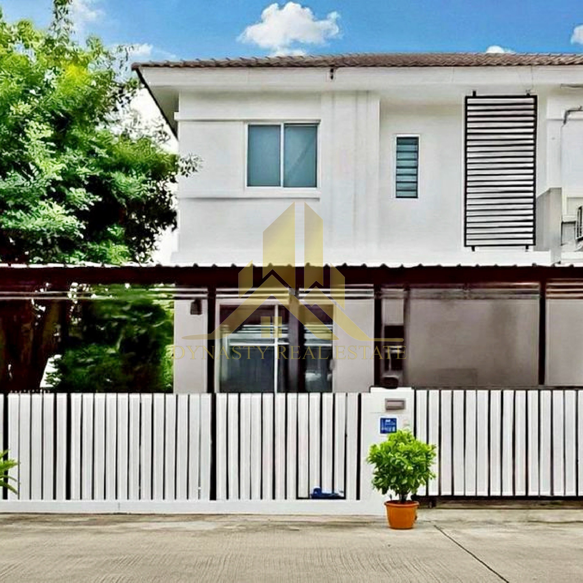  3 beds corner townhouse | for rent