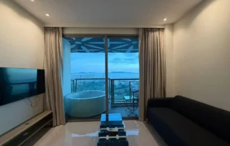 Luxury 1-Bedroom Condo with Private Jacuzzi & Sea View