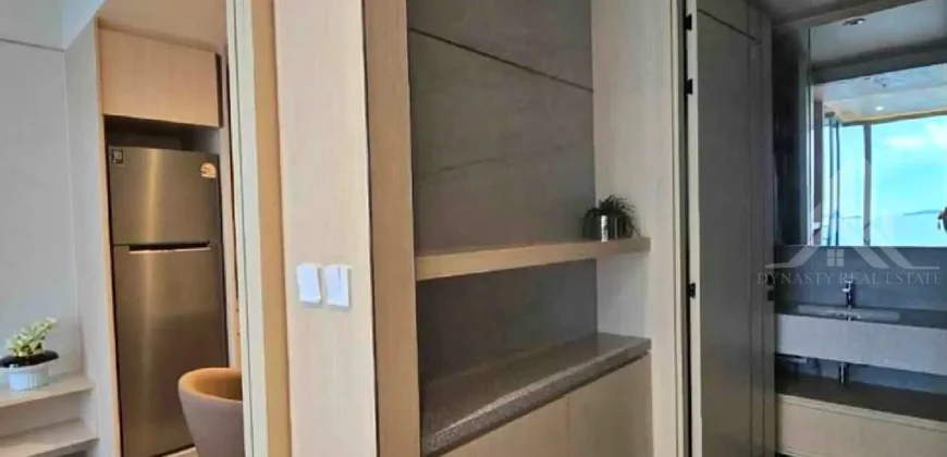 Luxury Arom Wongamat Condo for Sale and Rent