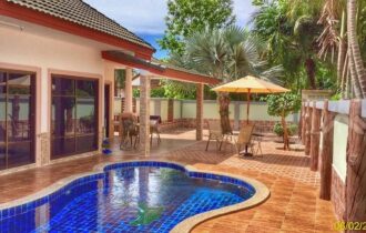 Baan Dusit Pool Villa on a Huge Plot