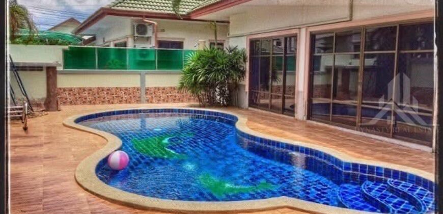 Baan Dusit Pool Villa on a Huge Plot