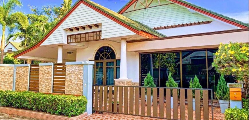 Baan Dusit Pool Villa on a Huge Plot