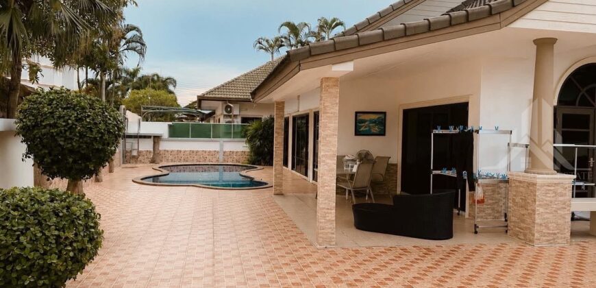 Baan Dusit Pool Villa on a Huge Plot