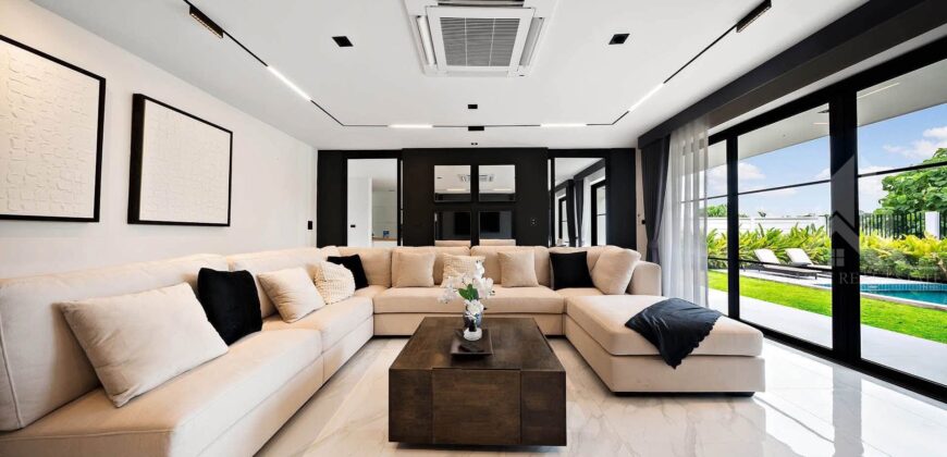 Luxury Pool Villa for Rent Near Mabprachan Lake