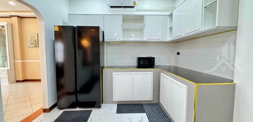 Pattaya Pool Villa for Sale and Rent