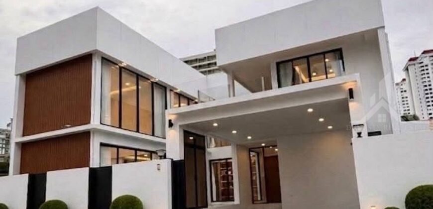 Luxury Pool Villa in Thapphraya Jomtien