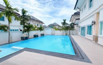 Luxury Pool Villa in Huai Yai Near Na Jomtien