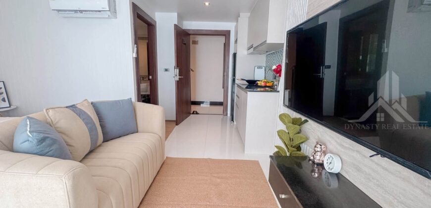 Beachside Living in Wongamat with Sea View