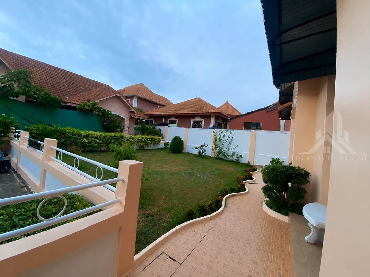 Fully furnished 3 bedroom home in soi khaonoi