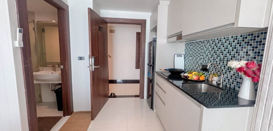 Beachside Living in Wongamat with Sea View