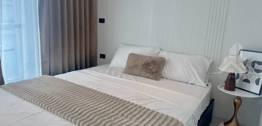 Beachside Living in Wongamat with Sea View