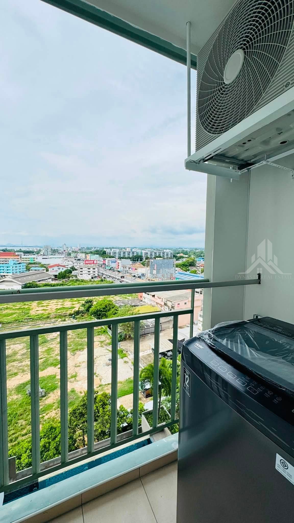 High floor sea view condo in pattaya for sale