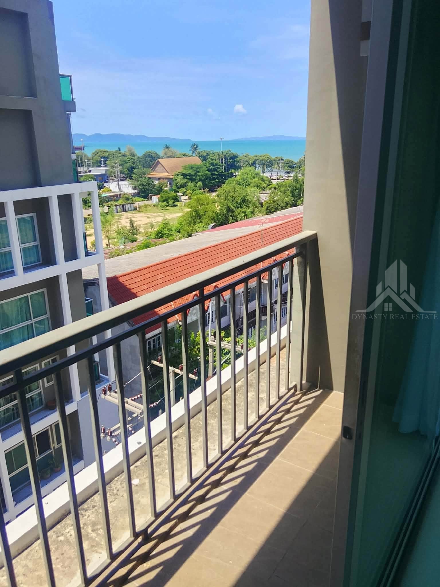 Sea view condo for sale in jomtien pattaya