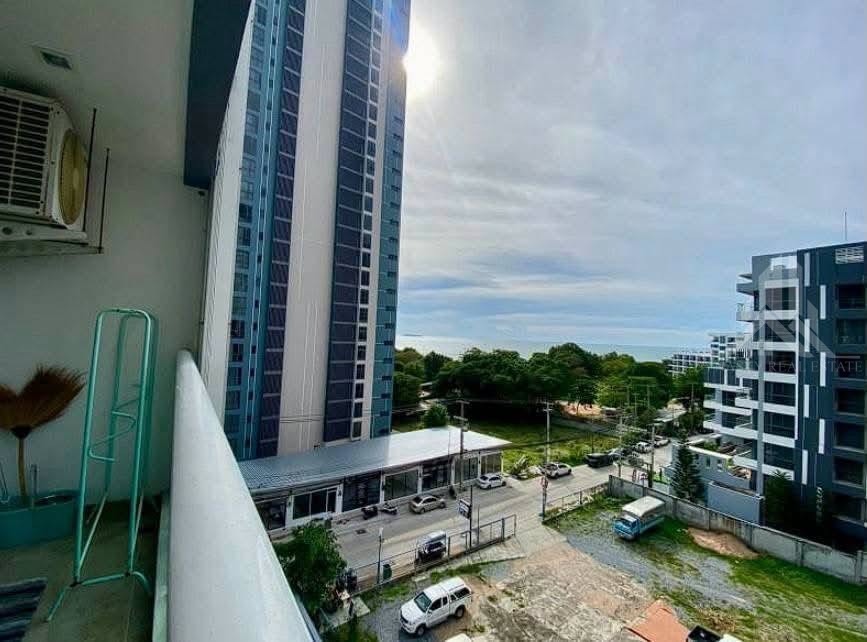Cosy beach view studio with sea view for sale