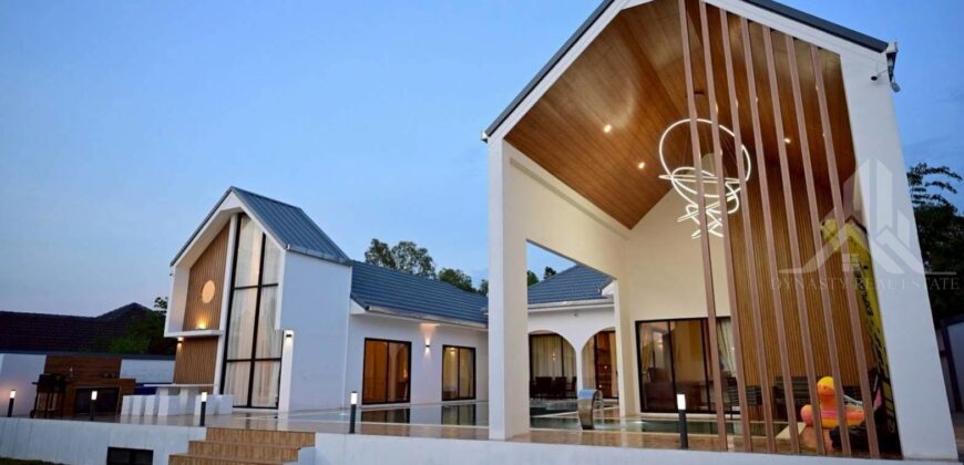 Pool Villa Near Phoenix Golf With Rental Income
