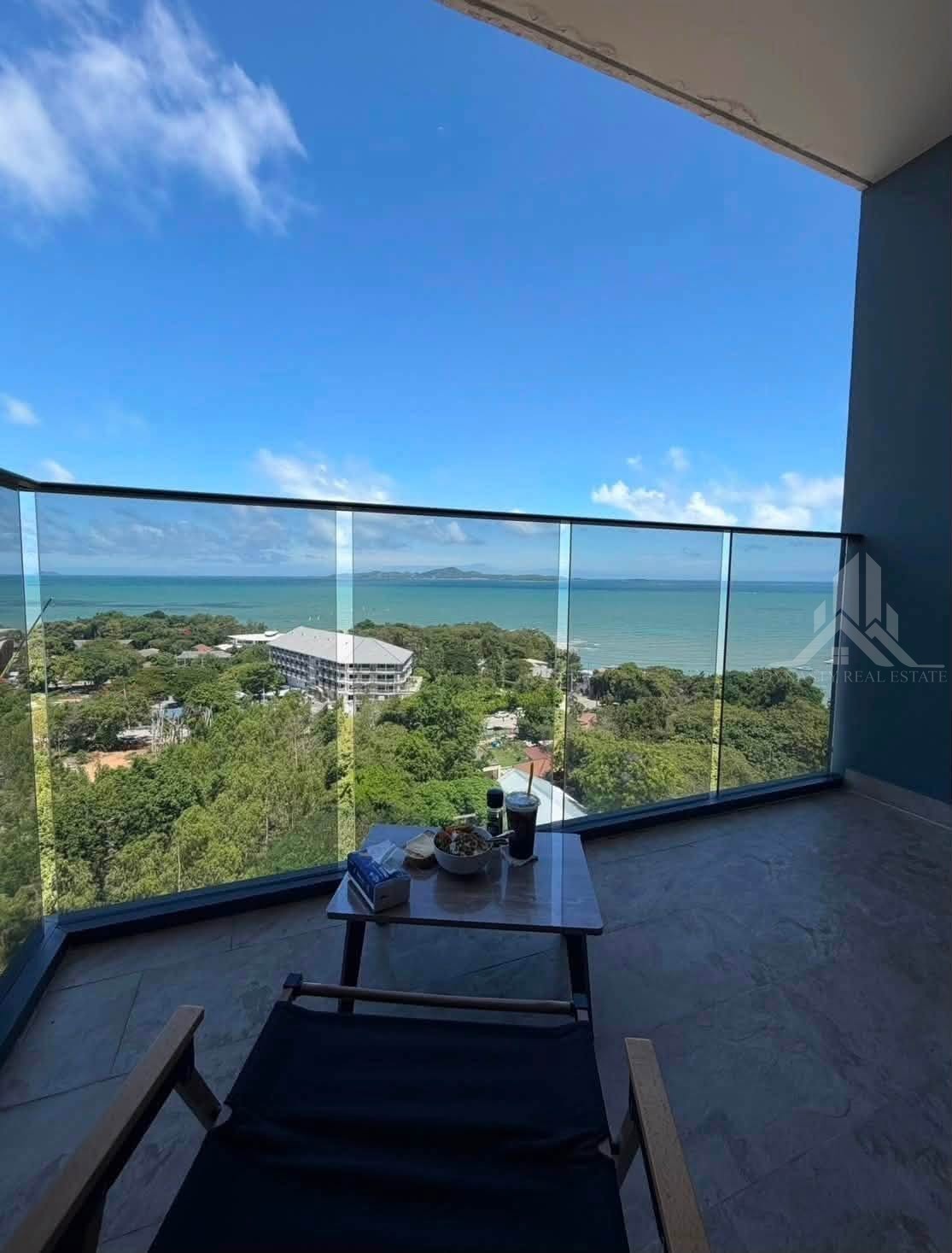 Luxury beachfront condo for rent in pratumnak