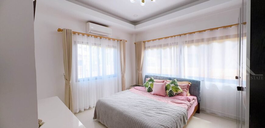 5-Bedroom Move-In Ready Villa with Pool