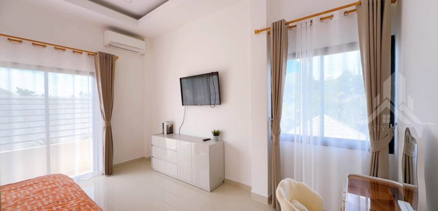 5-Bedroom Move-In Ready Villa with Pool