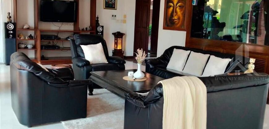 Luxury Pool Villa at Phoenix Gold Golf Pattaya