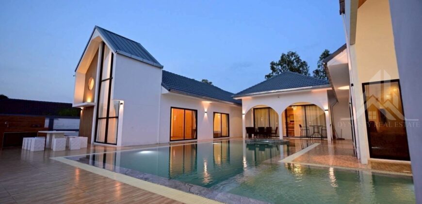 Pool Villa Near Phoenix Golf With Rental Income