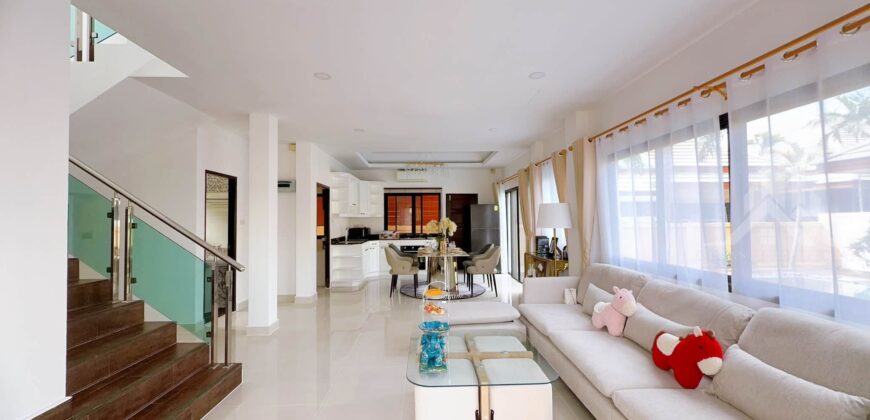 5-Bedroom Move-In Ready Villa with Pool