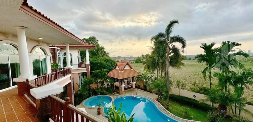 Luxury Pool Villa at Phoenix Gold Golf Pattaya