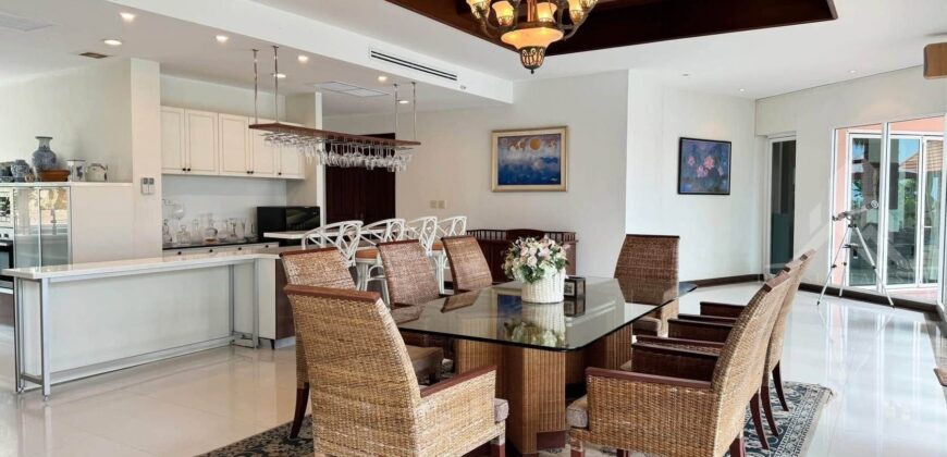 Luxury Pool Villa at Phoenix Gold Golf Pattaya