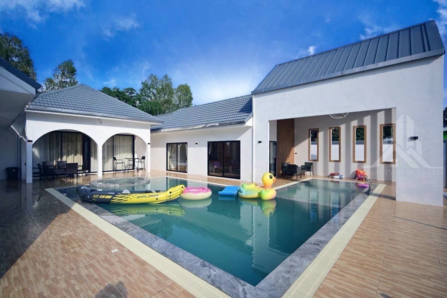 Pool villa near phoenix golf with rental income