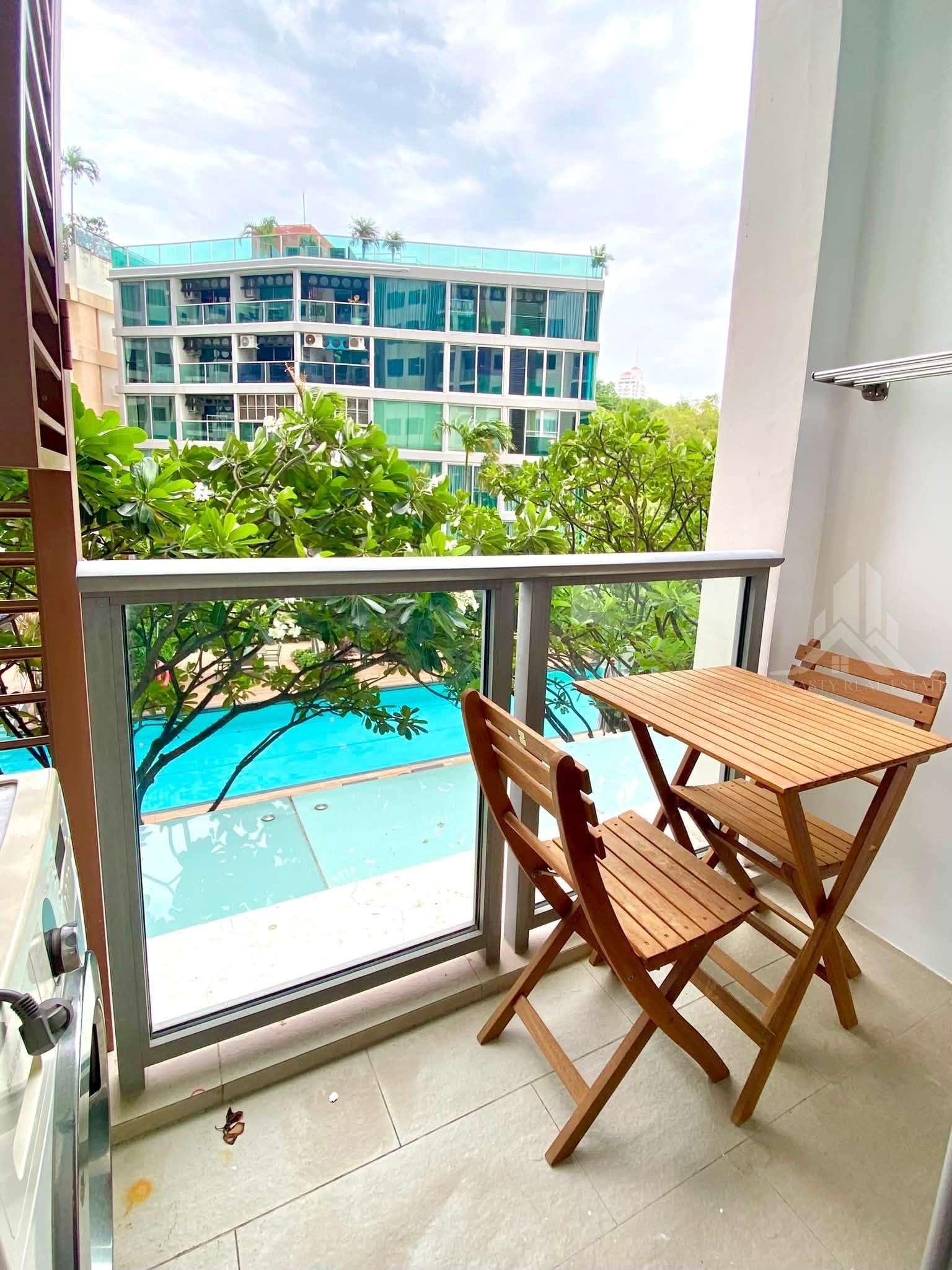 Urgent sale: unixx south pattaya condo for sale