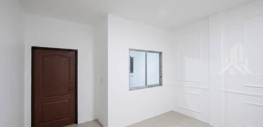 Corner House for Sale in Siam Country Club Area