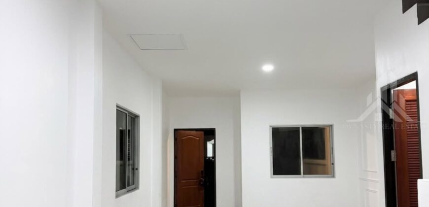 Corner House for Sale in Siam Country Club Area