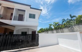 Corner House for Sale in Siam Country Club Area