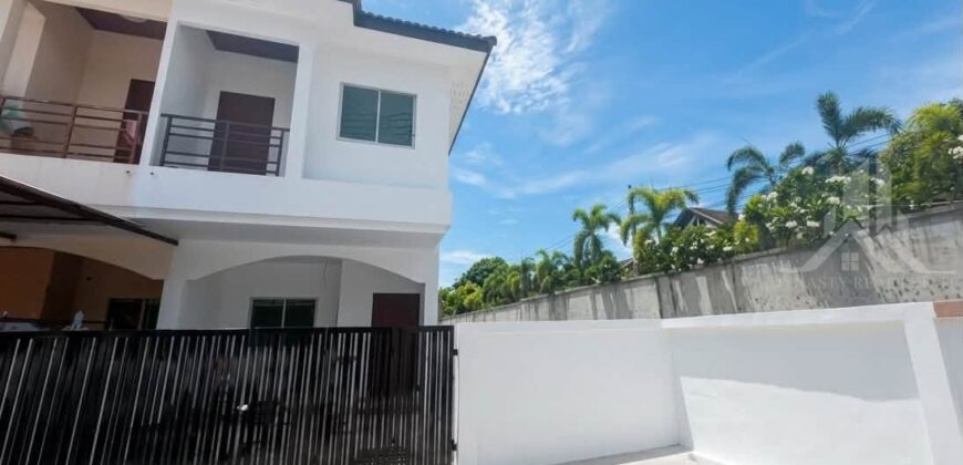 Corner House for Sale in Siam Country Club Area