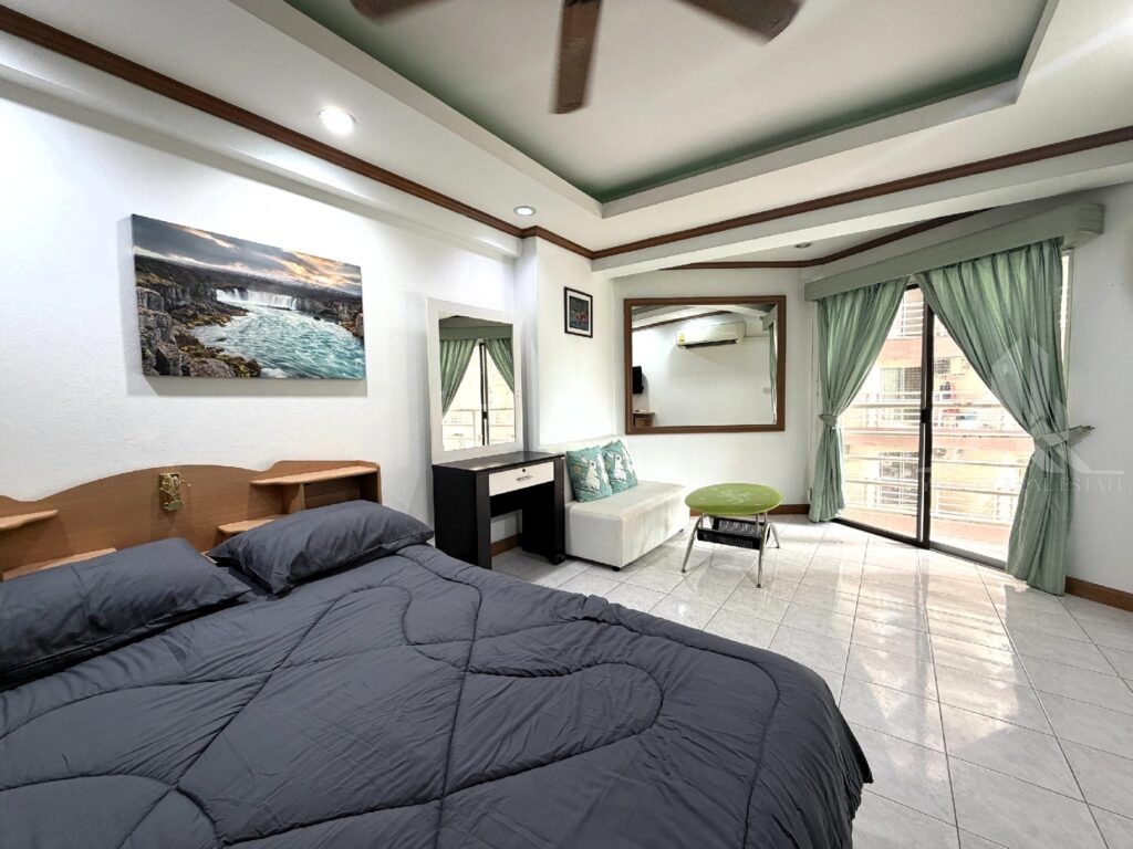 Jomtien beach condominium jbc studio for sale