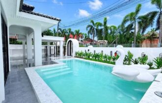 Modern Classic Pool Villa in Pattaya Tropical 2