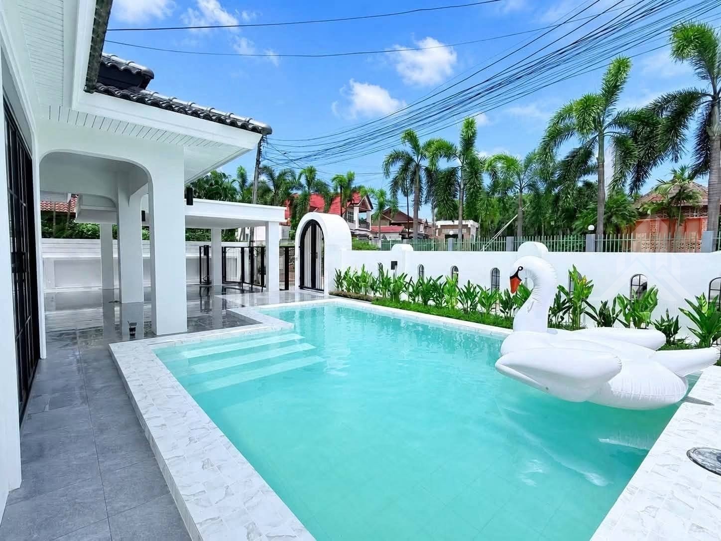 Modern classic pool villa in pattaya tropical 2