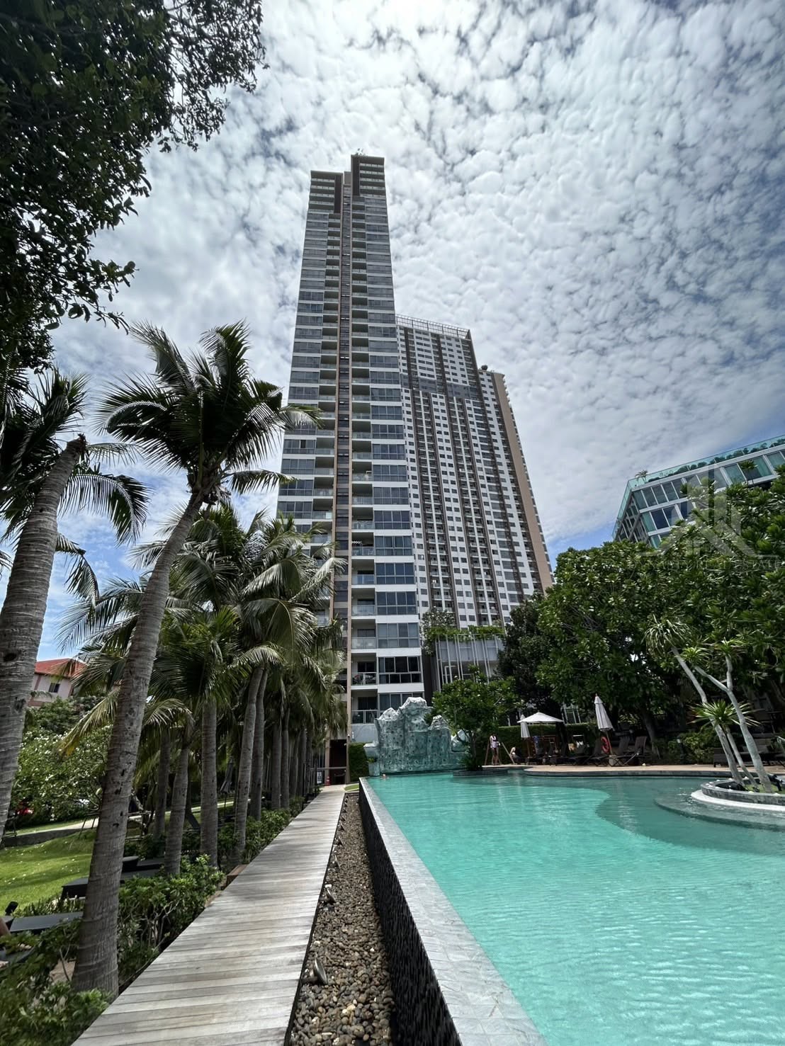 Unixx south pattaya studio with pool view for rent