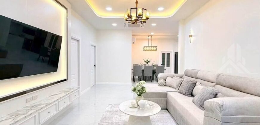 Modern Classic Pool Villa in Pattaya Tropical 2