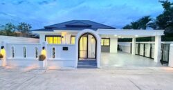 Modern Classic Pool Villa in Pattaya Tropical 2