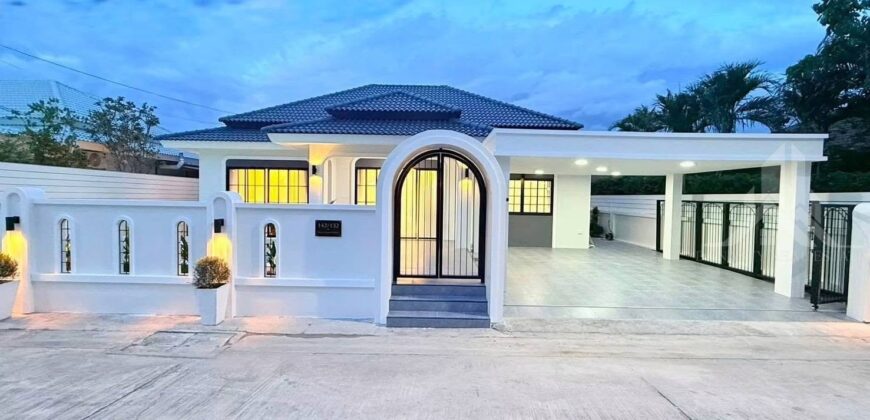 Modern Classic Pool Villa in Pattaya Tropical 2