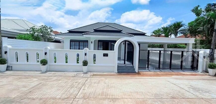 Modern Classic Pool Villa in Pattaya Tropical 2