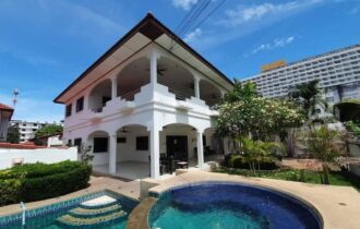 4 Bedroom Pool House for Rent in Pattaya
