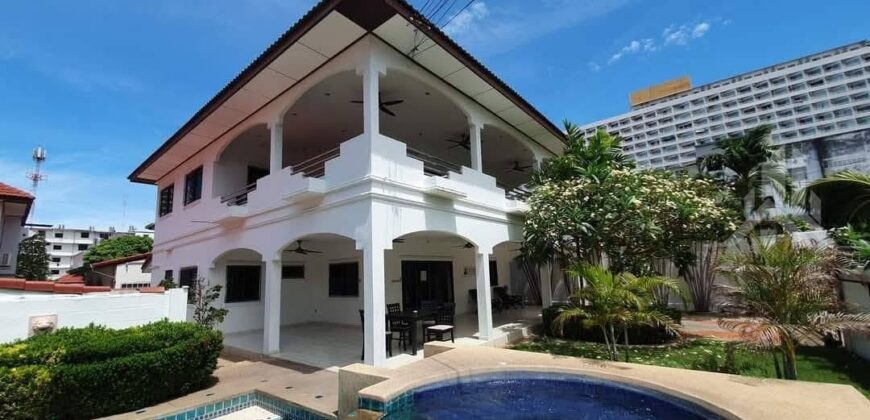 4 Bedroom Pool House for Rent in Pattaya
