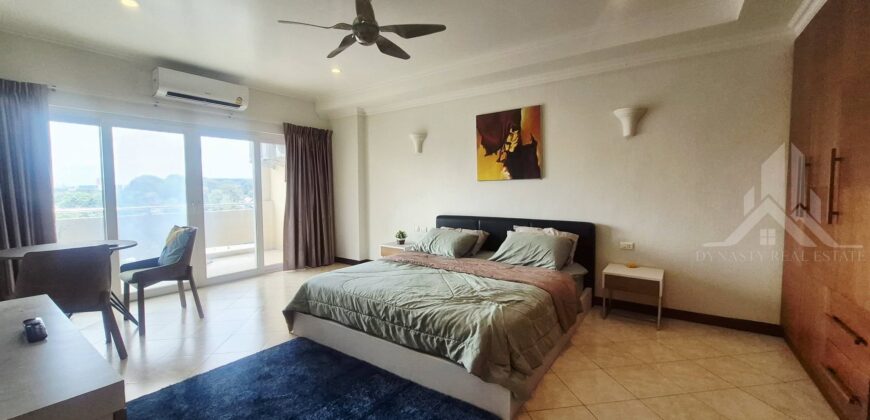 Spacious Corner 1-Bed Condo in Central Jomtien