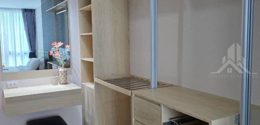 Modern 1-Bed Pool View Condo for Rent in Pattaya