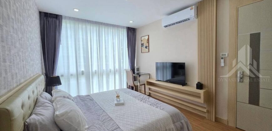 Modern 1-Bed Pool View Condo for Rent in Pattaya