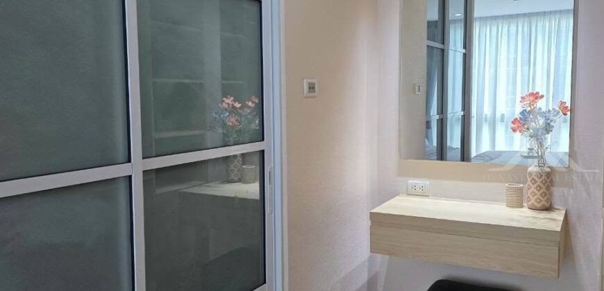 Modern 1-Bed Pool View Condo for Rent in Pattaya
