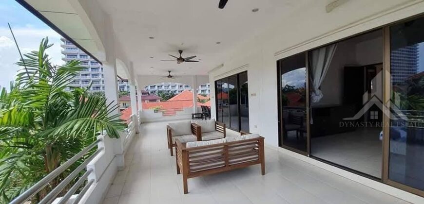 4 Bedroom Pool House for Rent in Pattaya
