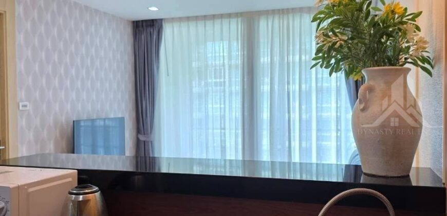 Modern 1-Bed Pool View Condo for Rent in Pattaya